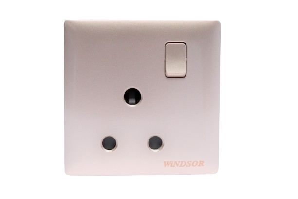 15a-1-gang-switched-round-pin-socket-91429ch-innova-gold-windsor