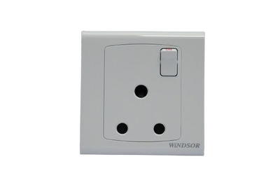 15a-1-gang-switched-socket-d429-royal-star-white-windsor