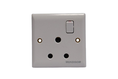 15a-1-gang-switched-socket-e429-ivory-windsor