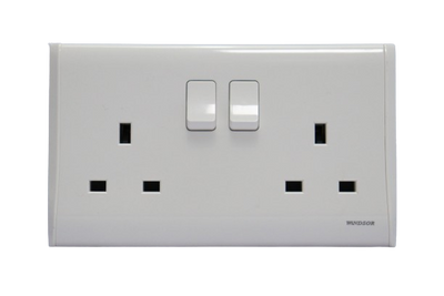 13a-2-gang-switched-socket-p406f-pioneer-white-windsor