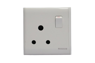 15a-1-gang-switched-socket-p429f-pioneer-white-windsor